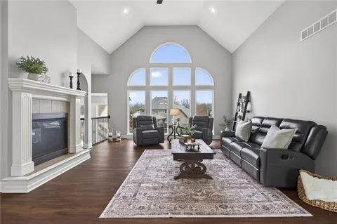 $425,000 | 906 Northwest Magnolia Lane, Grain Valley, MO 64029