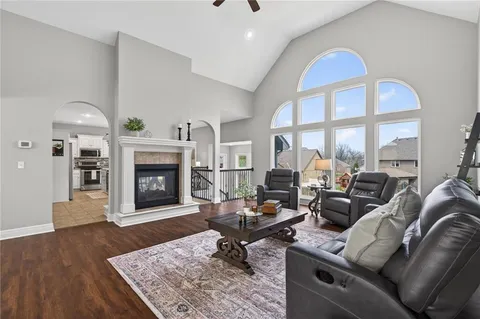 $425,000 | 906 Northwest Magnolia Lane, Grain Valley, MO 64029