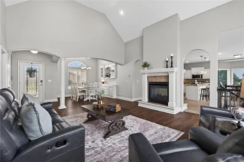 $425,000 | 906 Northwest Magnolia Lane, Grain Valley, MO 64029