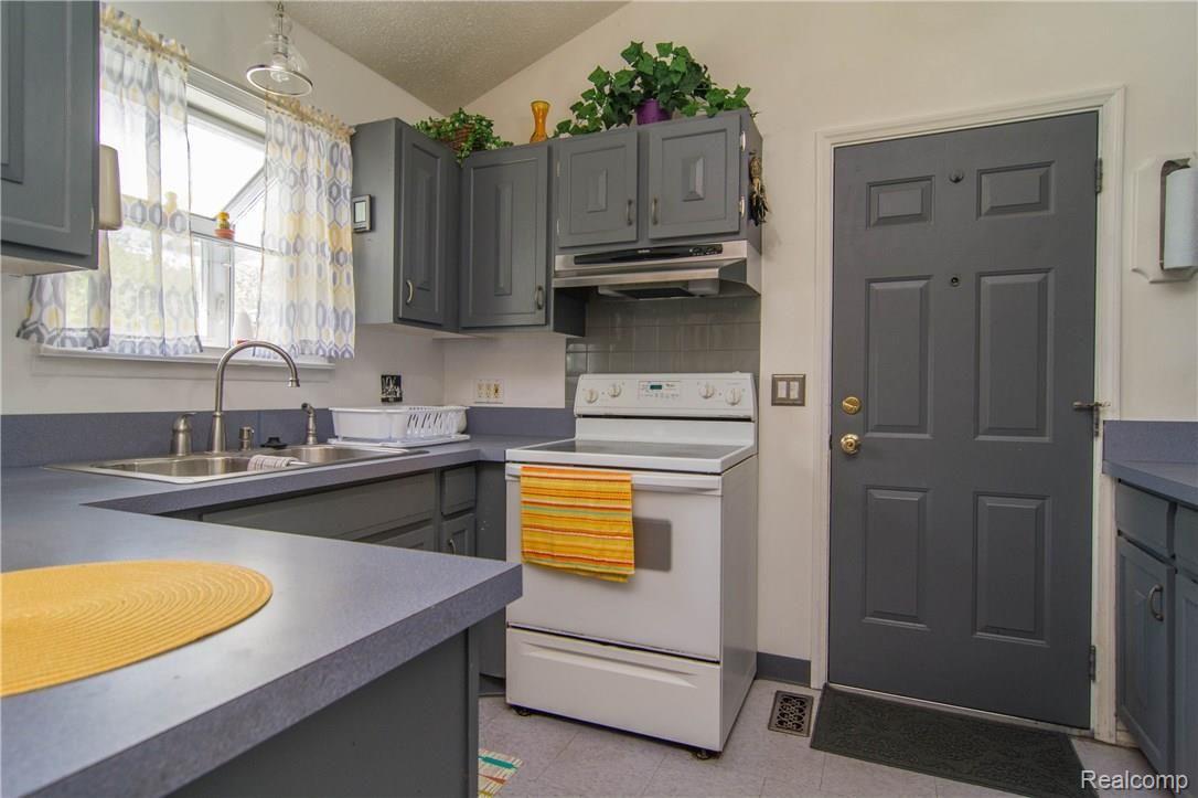 5499 Liberty Bell Road Grand Blanc, MI 48439 - Photo 8 of 45 DSC_6699.jpg