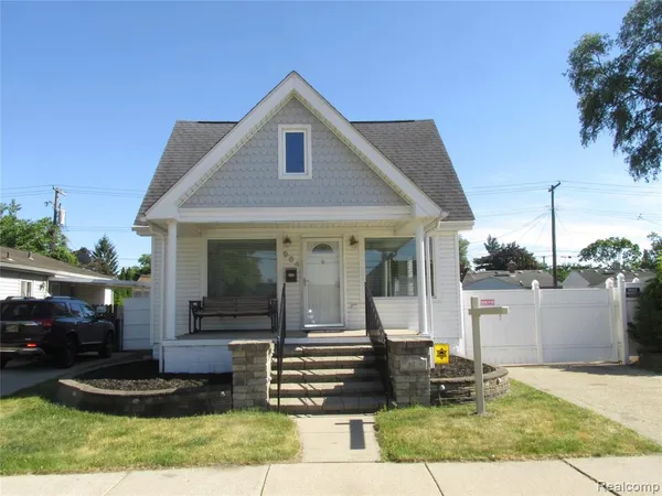 $249,900 | 984 East Mahan Avenue, Hazel Park, MI 48030