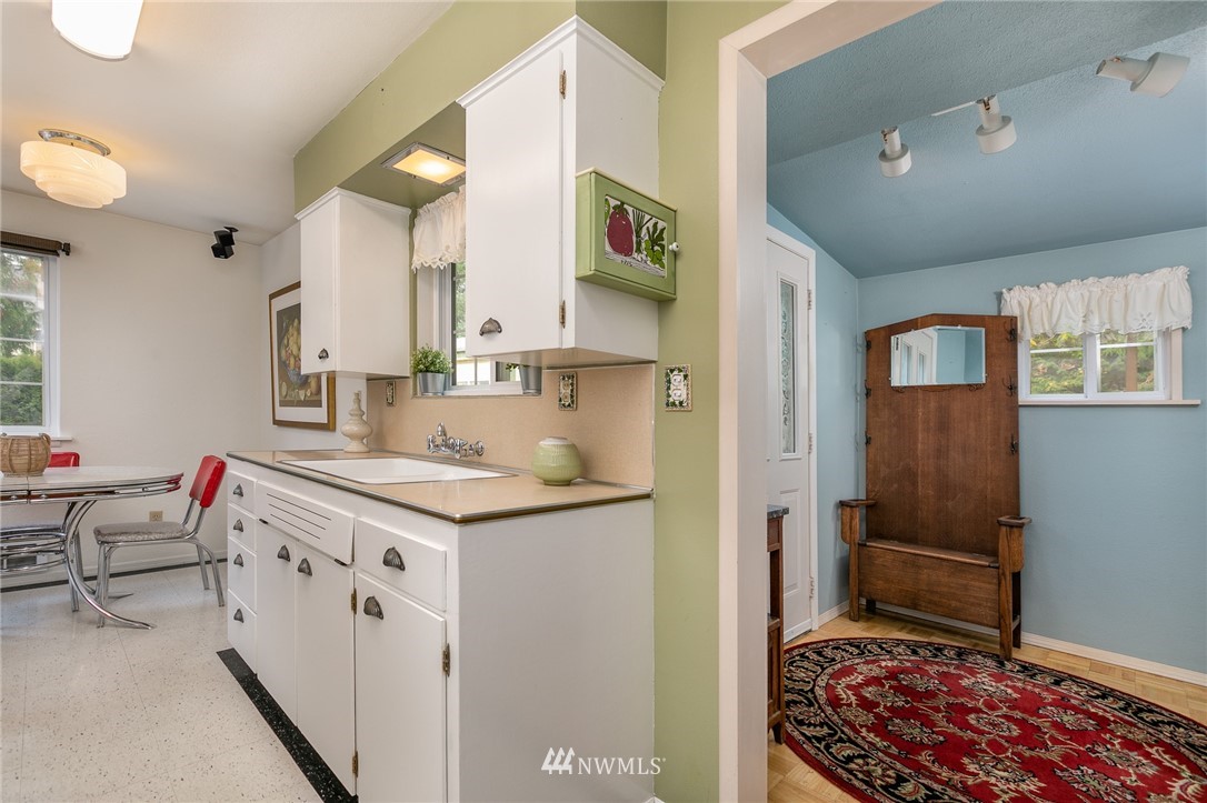 625 Logan Road Lynnwood, WA 98036 - Photo 13 of 21 Gallery Image 13