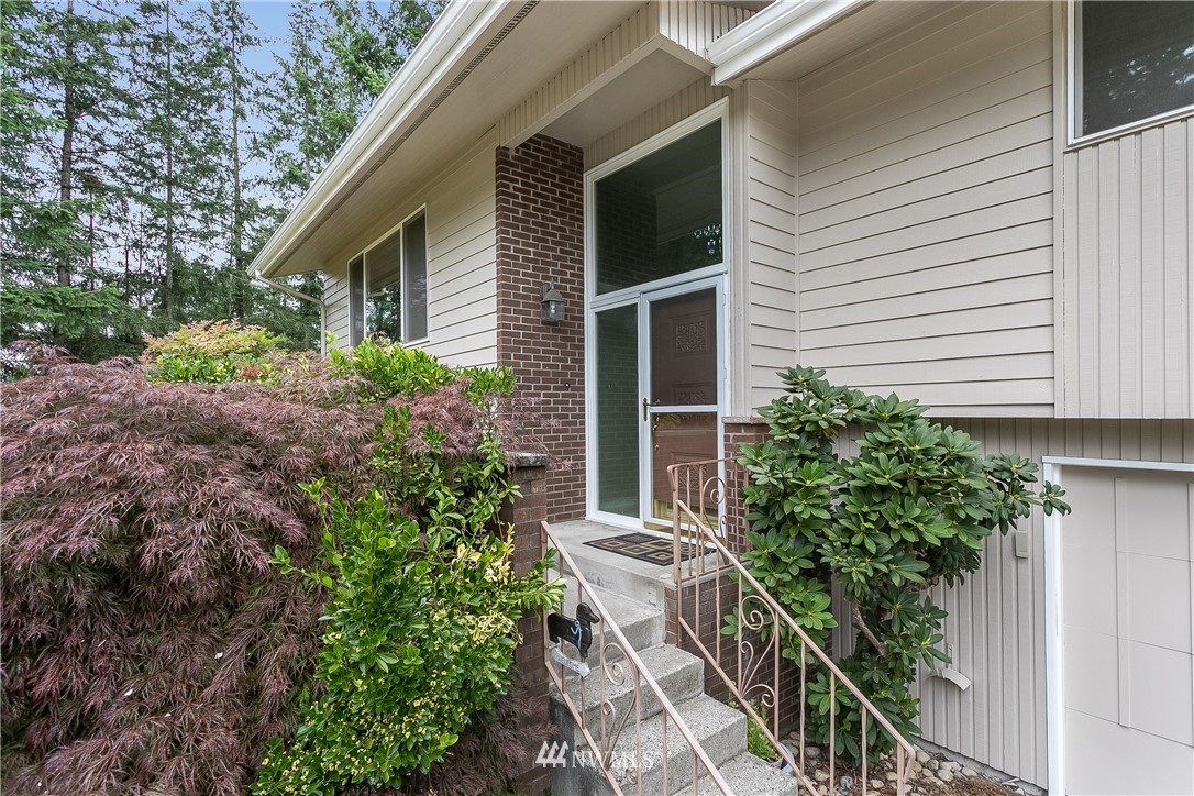 16604 Southeast 147th Street Renton, WA 98059 - Photo 3 of 25