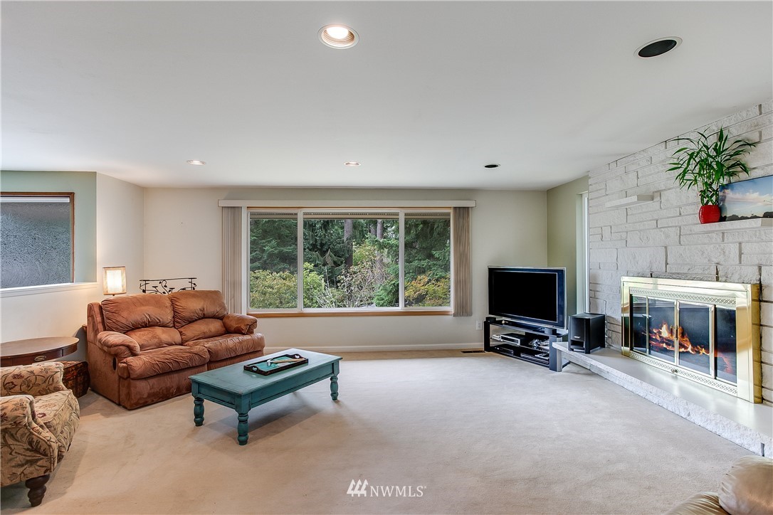 16604 Southeast 147th Street Renton, WA 98059 - Photo 4 of 25