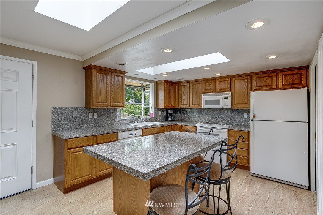 16604 Southeast 147th Street Renton, WA 98059 - Photo 8 of 25