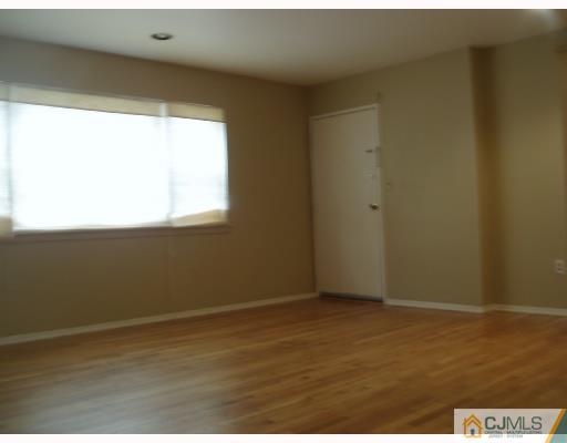160 Evergreen Road, Unit 8A 8A Edison, NJ 08837 - Photo 2 of 8 Gallery Image 2