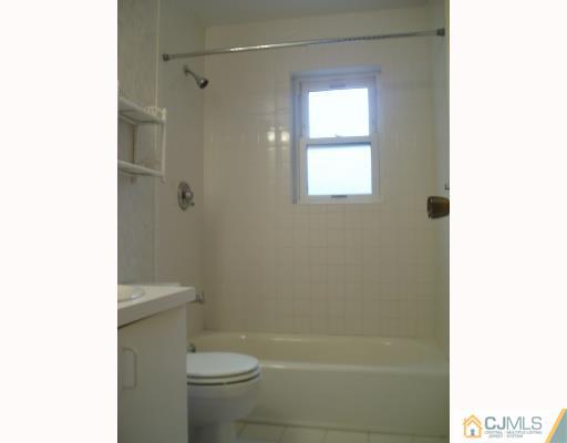 160 Evergreen Road, Unit 8A 8A Edison, NJ 08837 - Photo 7 of 8 Gallery Image 7