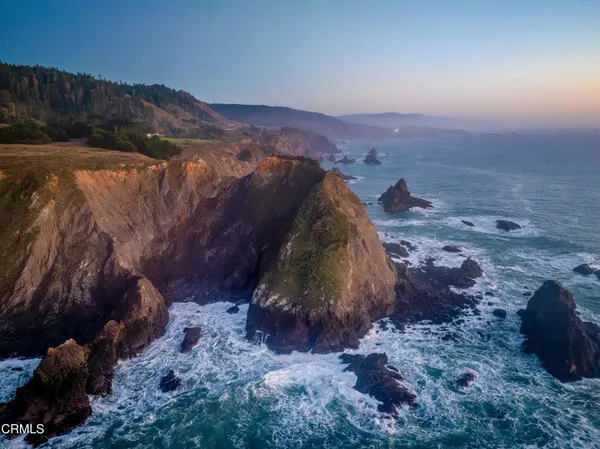 a view of a backyard with green space