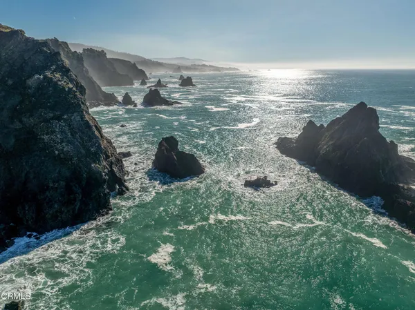 $8,100,000 | 1990 Highway 1, Albion, CA 95410