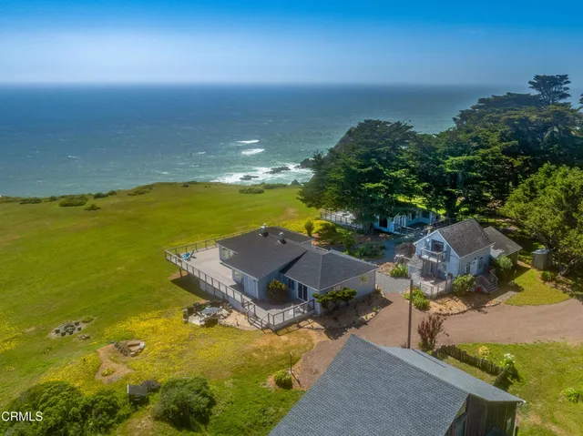 a view of a houses with a yard