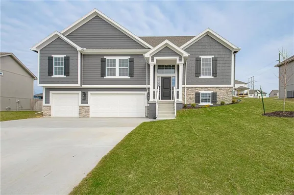 $449,900 | 1026 Jasmine Drive, Liberty, MO 64068