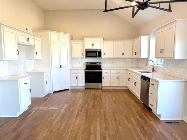 $449,900 | 1026 Jasmine Drive, Liberty, MO 64068