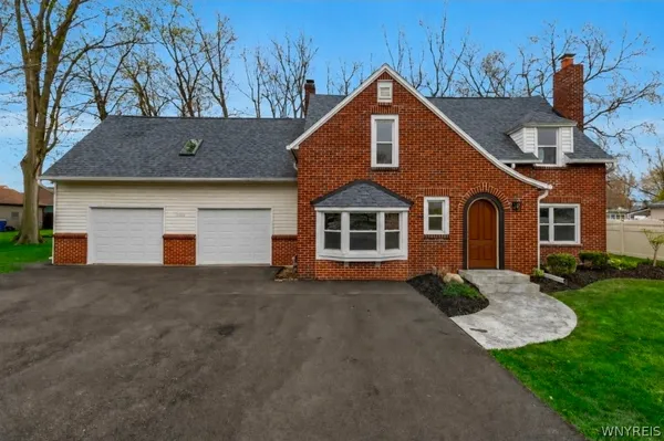 $484,999 | 4695 Lake Shore Road, Hamburg, NY 14075