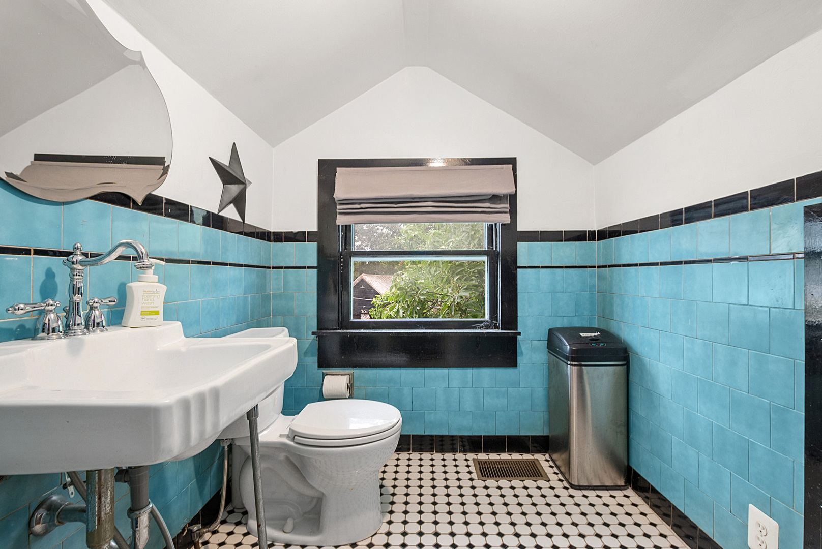 701 East 7th Street Lockport, IL 60441 - Photo 20 of 29 a bathroom with a sink a toilet and a shower