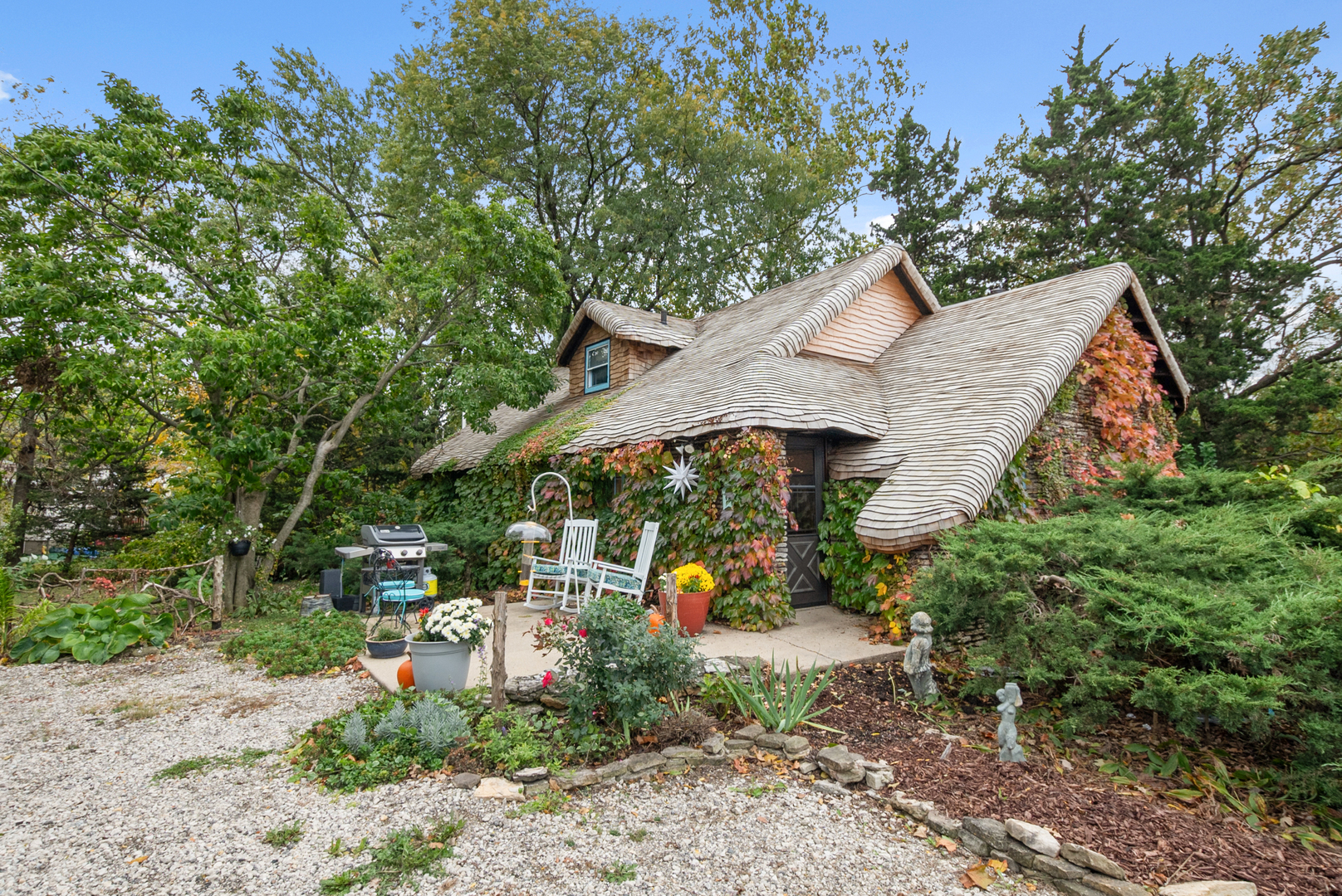 701 East 7th Street Lockport, IL 60441 - Photo 2 of 29 an outdoor space with lots of trees