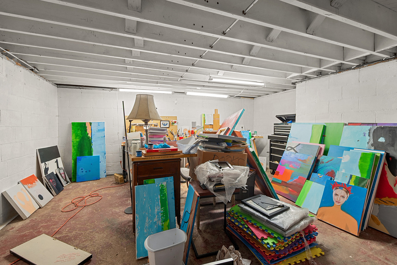 701 East 7th Street Lockport, IL 60441 - Photo 21 of 29 a room with furniture and a fan