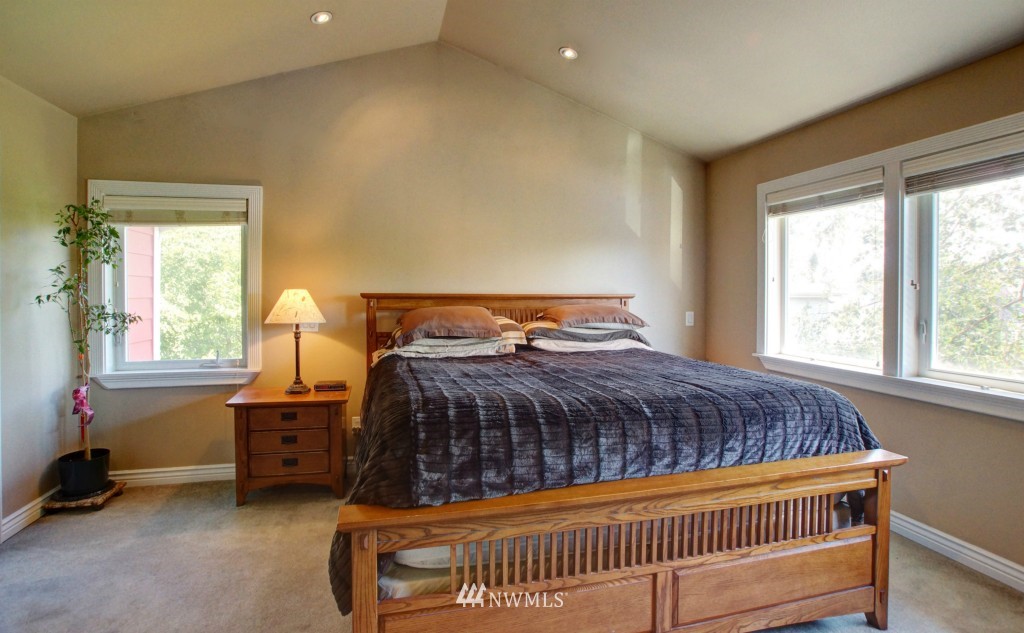 4100 Northeast 9th Court Renton, WA 98059 - Photo 19 of 25