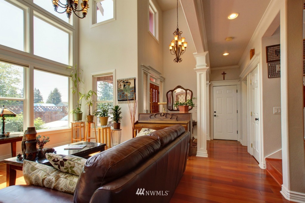 4100 Northeast 9th Court Renton, WA 98059 - Photo 3 of 25