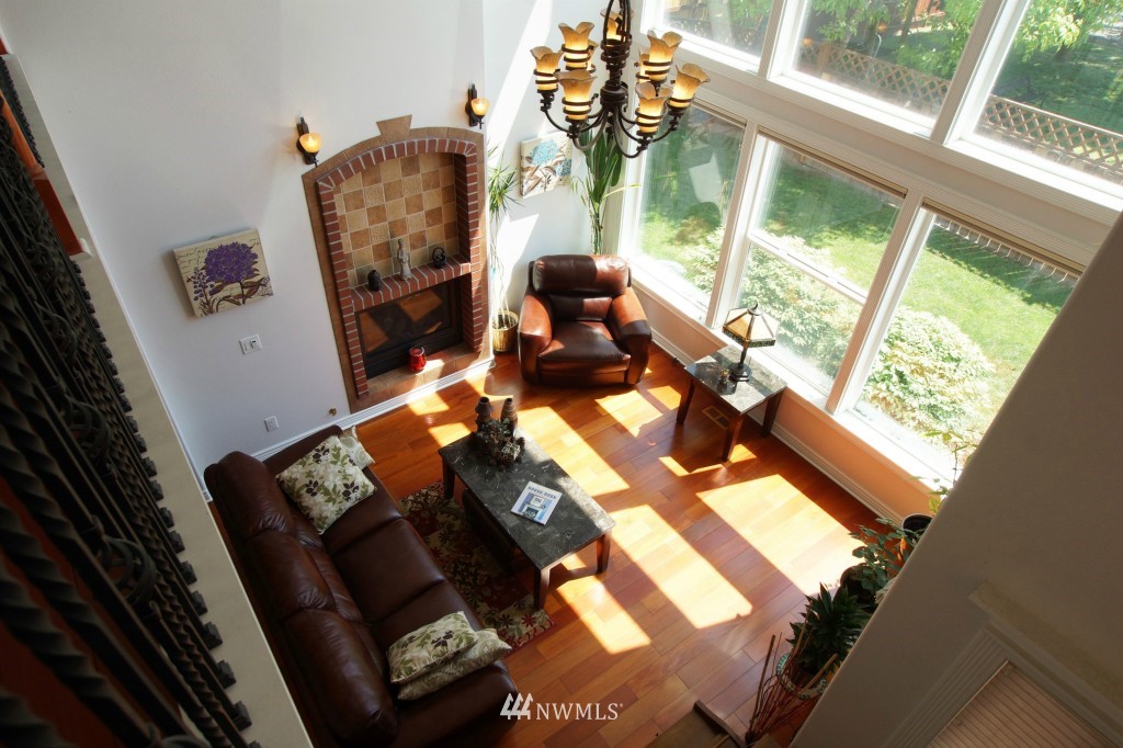 4100 Northeast 9th Court Renton, WA 98059 - Photo 4 of 25