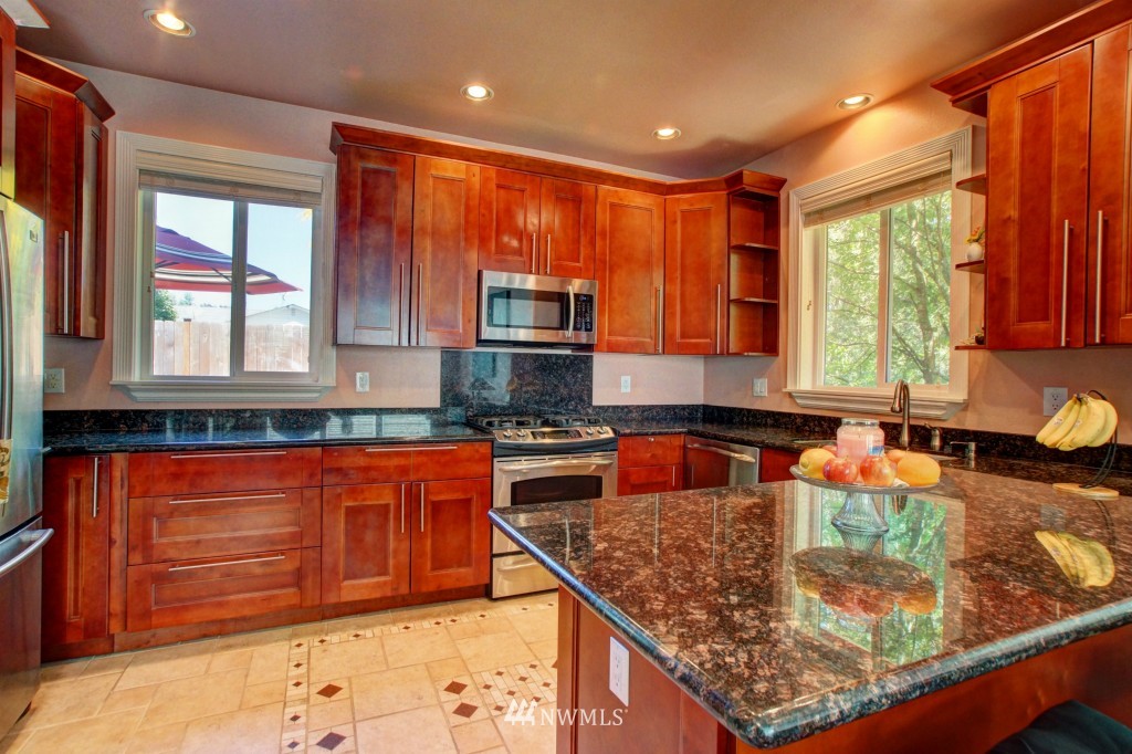 4100 Northeast 9th Court Renton, WA 98059 - Photo 6 of 25