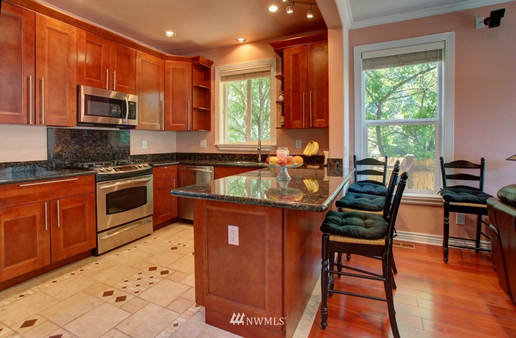 4100 Northeast 9th Court Renton, WA 98059 - Photo 7 of 25