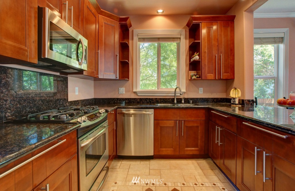 4100 Northeast 9th Court Renton, WA 98059 - Photo 8 of 25