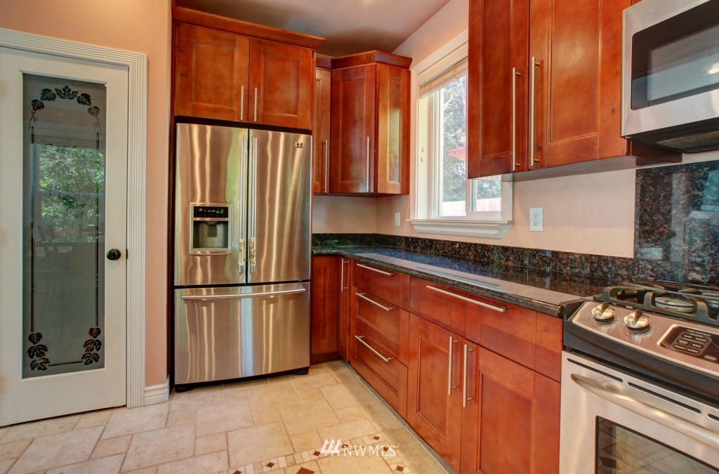4100 Northeast 9th Court Renton, WA 98059 - Photo 9 of 25