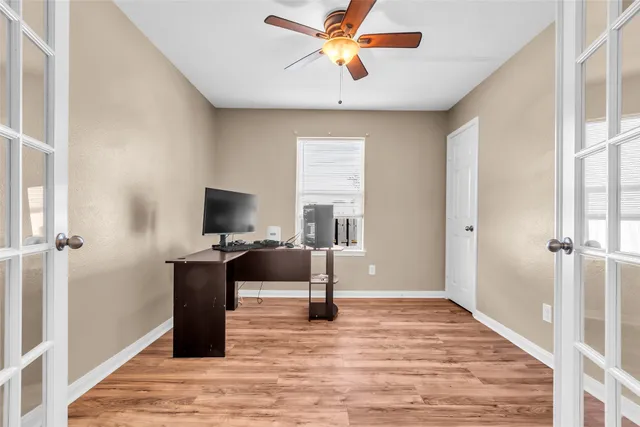 a view of a livingroom with a workspace