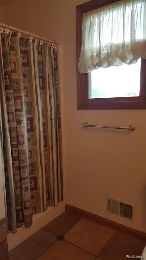 2536 Crooked Lake Road Howell, MI 48843 - Photo 25 of 34 MASTER BATH.jpg