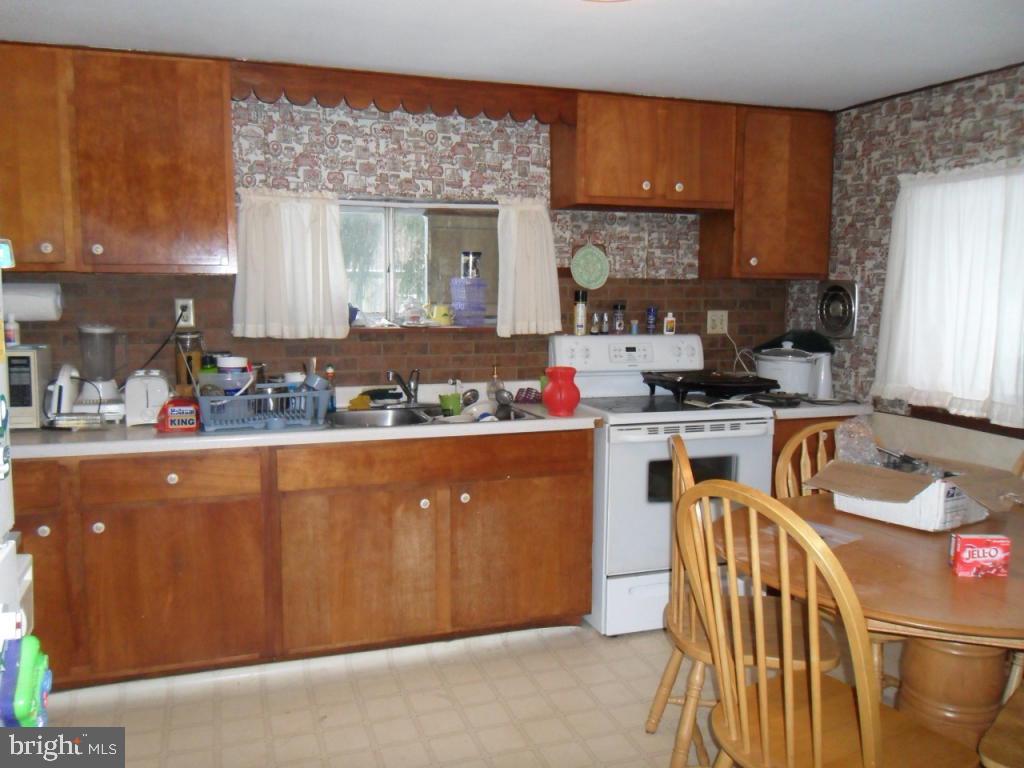 748 Hopeland Road Lititz, PA 17543 - Photo 7 of 26 a kitchen with stainless steel appliances granite countertop a refrigerator a stove and a sink