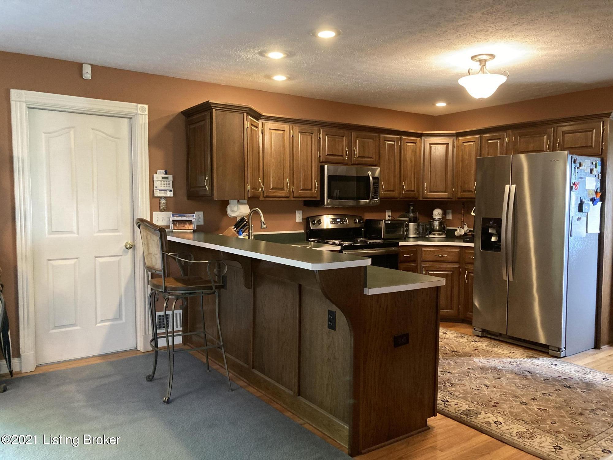 1117 Foxfire Road Bardstown, KY 40004 - Photo 10 of 35 IMG_1905