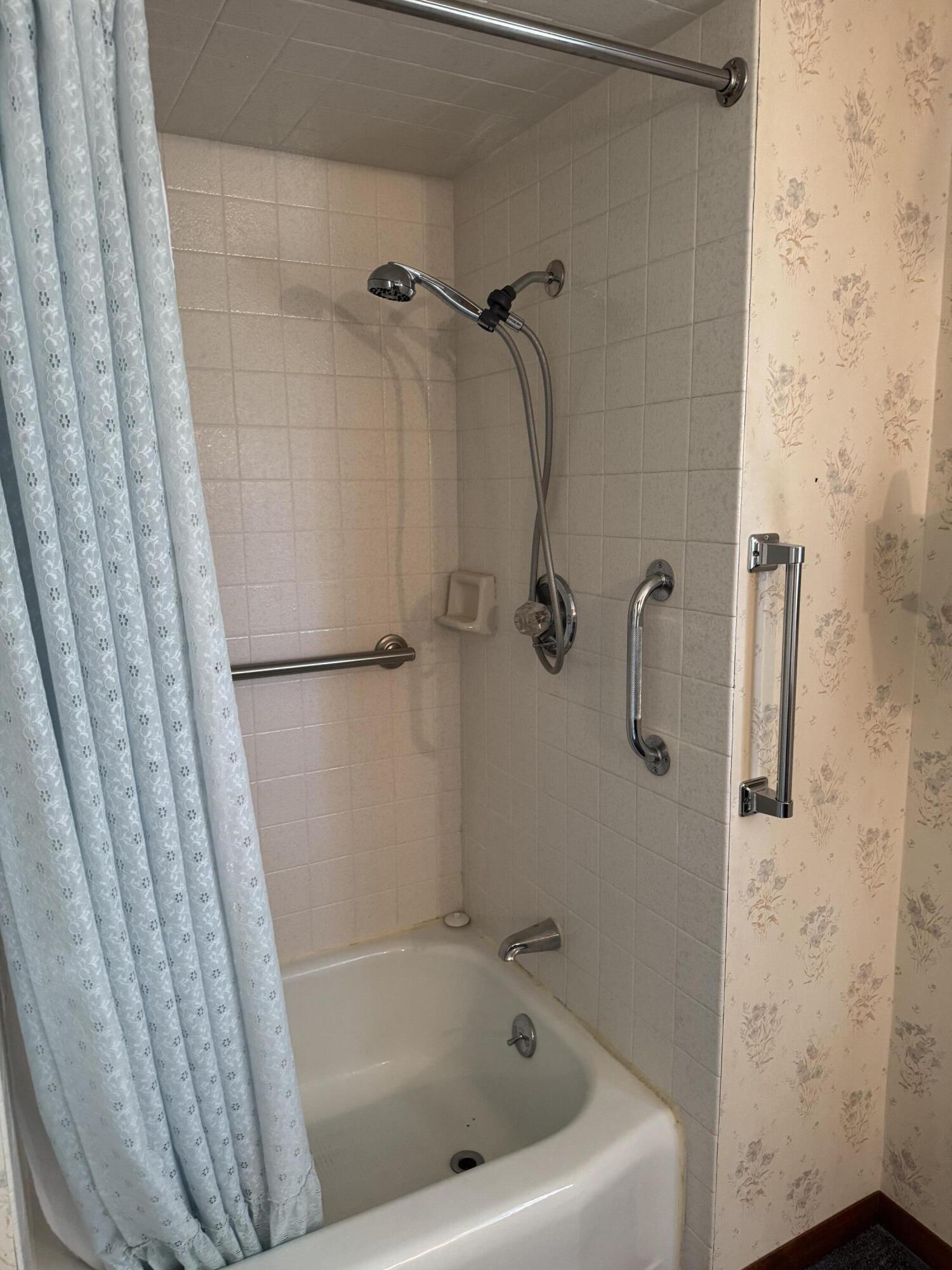 220 East Preuss Road Manistee, MI 49660 - Photo 11 of 28 Primary Bath