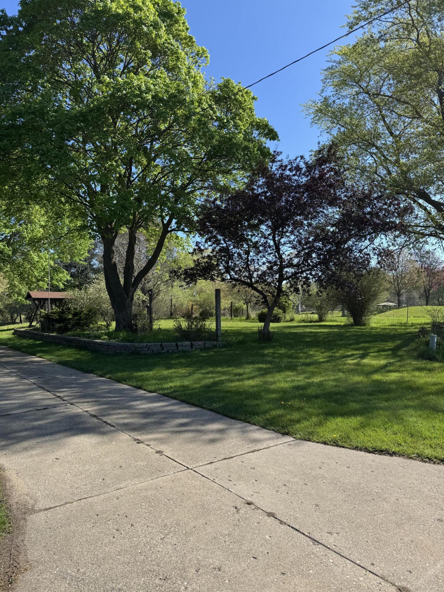 220 East Preuss Road Manistee, MI 49660 - Photo 23 of 28 Driveway