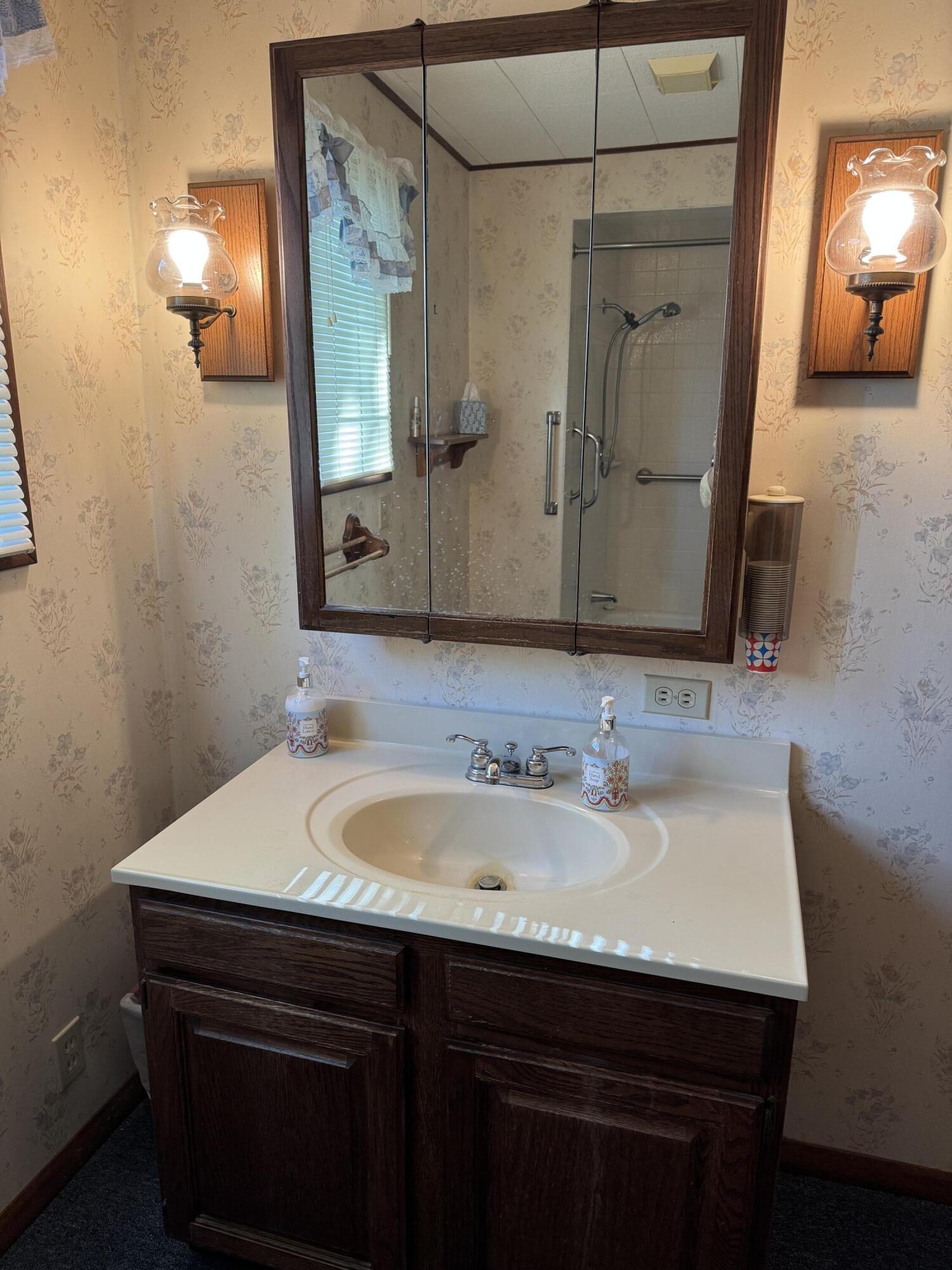 220 East Preuss Road Manistee, MI 49660 - Photo 10 of 28 Primary Bath