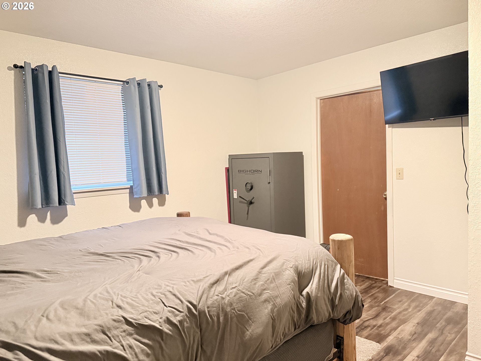 75840 Leezer Avenue Echo, OR 97826 - Photo 16 of 21 a bedroom with a bed and a flat screen tv
