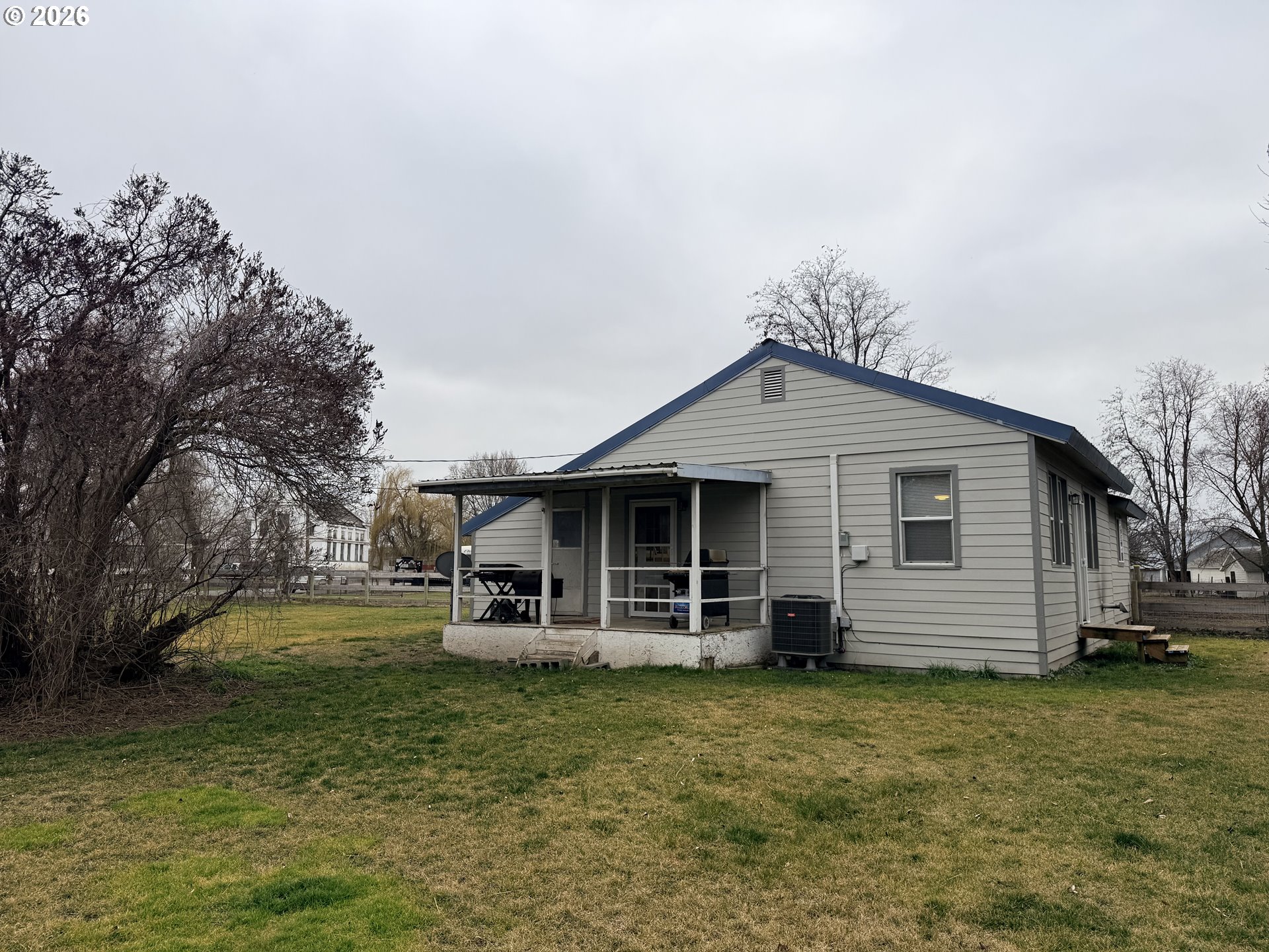 75840 Leezer Avenue Echo, OR 97826 - Photo 2 of 21 a view of a house with a yard