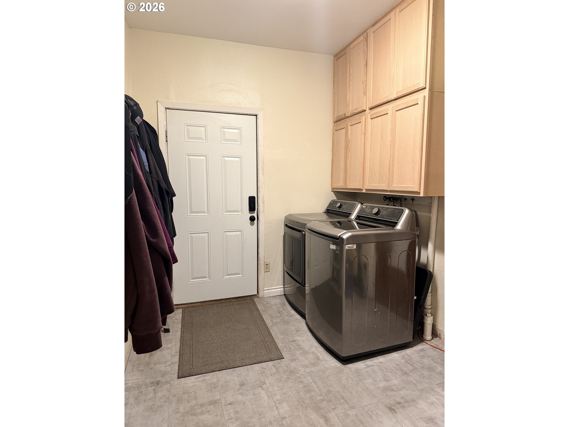 75840 Leezer Avenue Echo, OR 97826 - Photo 5 of 21 a view of a utility room with washer and dryer