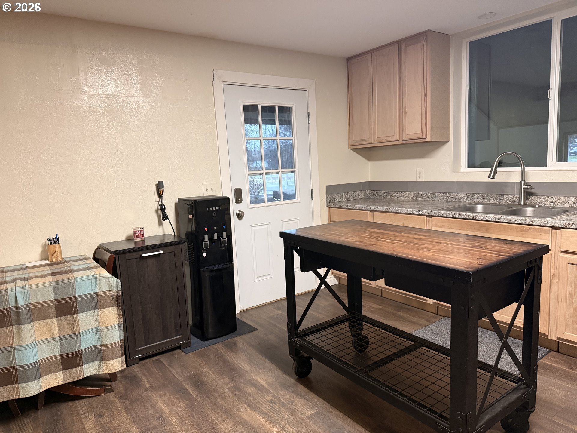 75840 Leezer Avenue Echo, OR 97826 - Photo 9 of 21 a kitchen with a table chairs and appliances