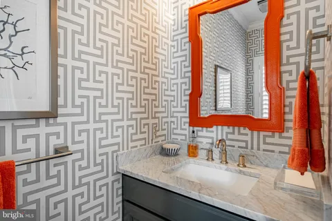 $3,000,000 | 1053 Whitegate Road, Wayne, PA 19087