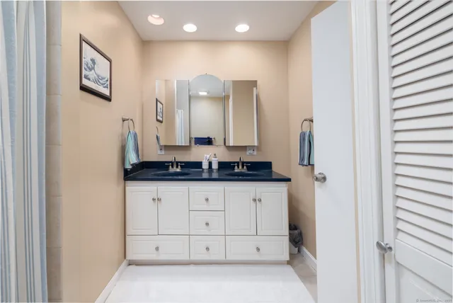 $469,900 | 116 Bender Road, Hamden, CT 06518