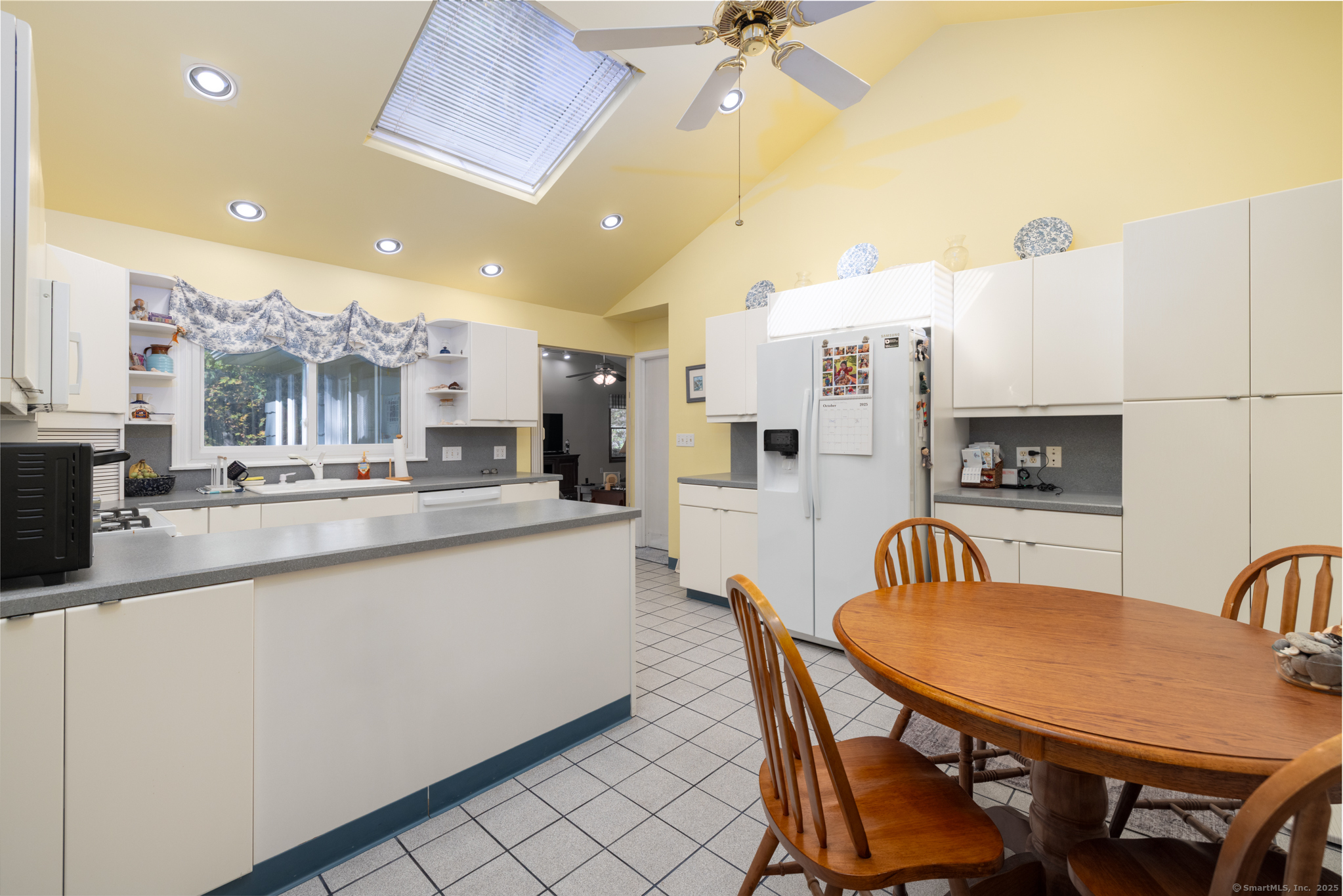 116 Bender Road Hamden, CT 06518 - Photo 5 of 35