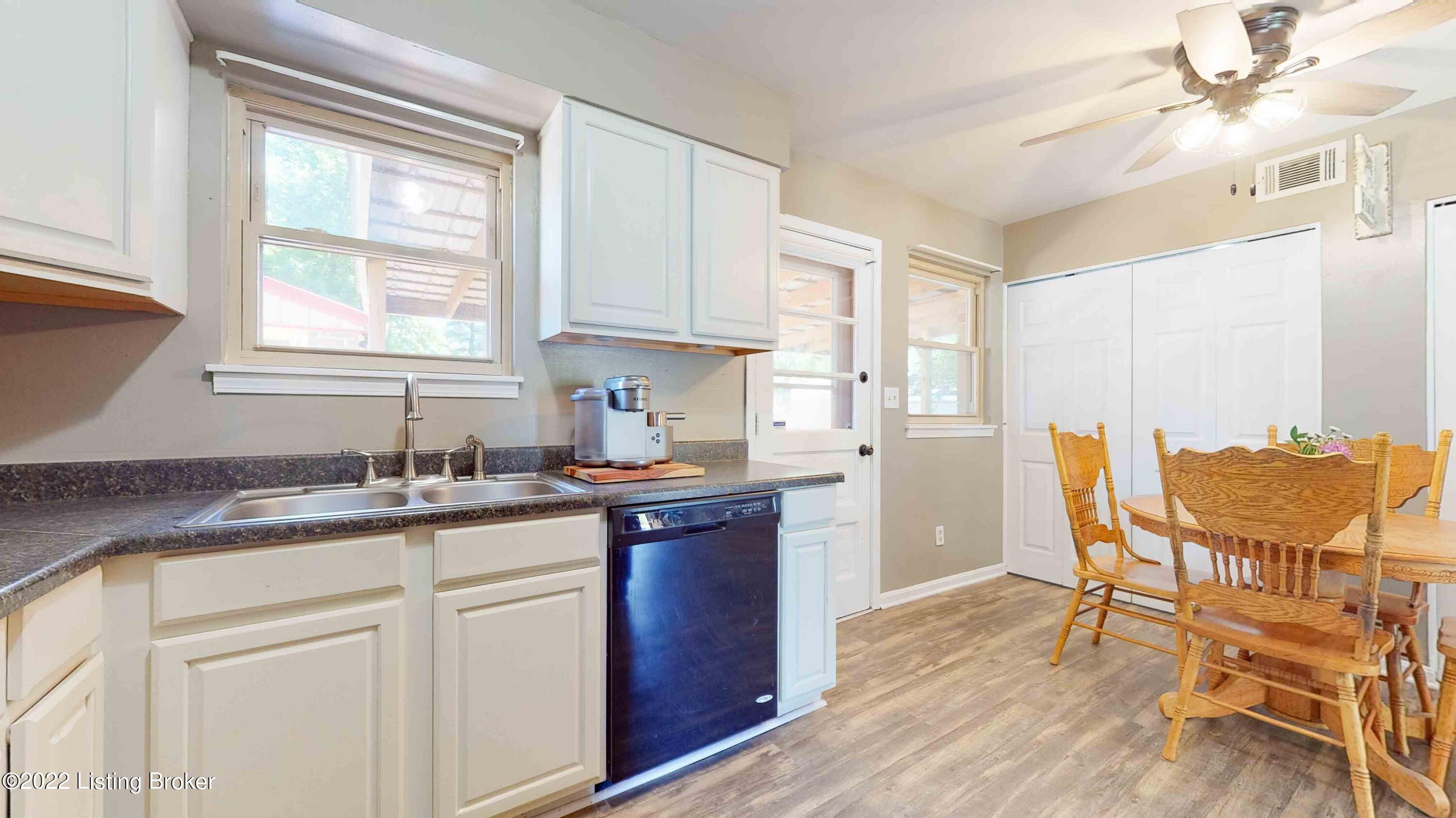 11105 Torrington Road Louisville, KY 40272 - Photo 10 of 33 11105-Torrington-Rd-8