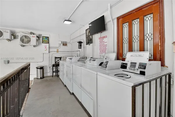 $1,700 | 1600 South Le Jeune Road, Unit 6, Coral Gables, FL 33134