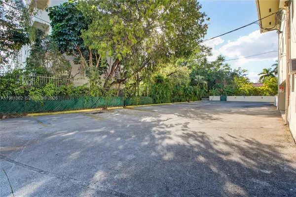 $1,700 | 1600 South Le Jeune Road, Unit 6, Coral Gables, FL 33134