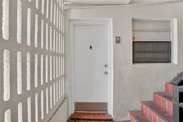 $1,700 | 1600 South Le Jeune Road, Unit 6, Coral Gables, FL 33134