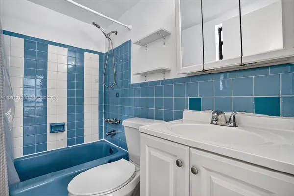 $1,700 | 1600 South Le Jeune Road, Unit 6, Coral Gables, FL 33134