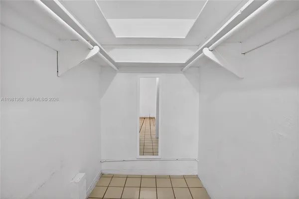 $1,700 | 1600 South Le Jeune Road, Unit 6, Coral Gables, FL 33134