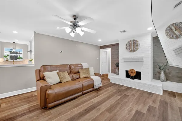 $285,000 | 11130 Holly Hill Lane, Houston, TX 77041