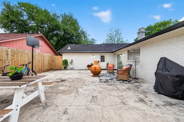 $285,000 | 11130 Holly Hill Lane, Houston, TX 77041