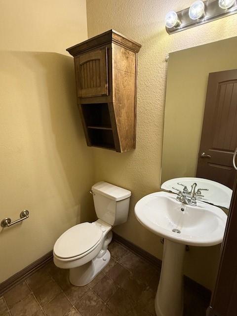 2410 South 2nd Street, Unit 1162 Waco, TX 76706 - Photo 10 of 33 a bathroom with a sink a toilet and mirror